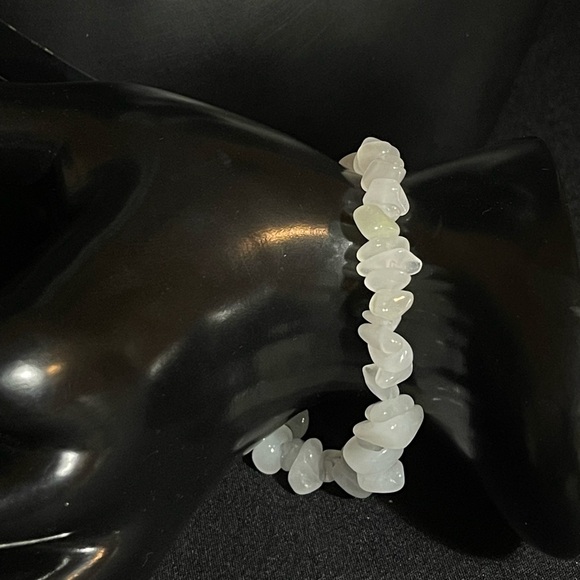 Bracelet And Earrings Set - White Turquoise - Natural Stone Healing Energy - Picture 4 of 12